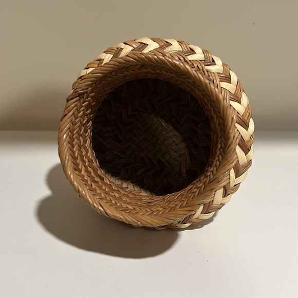Tarahumara pine needle basket - Picture 3 of 4